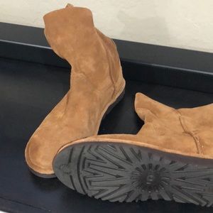 One time used UGGS soft leather no fur inside